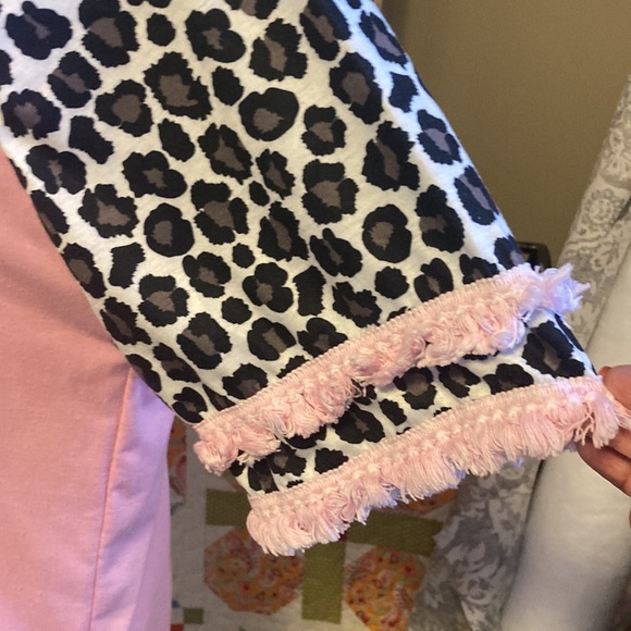 Pink Pullover Top with leopard print sleeves - Picture 2 of 4